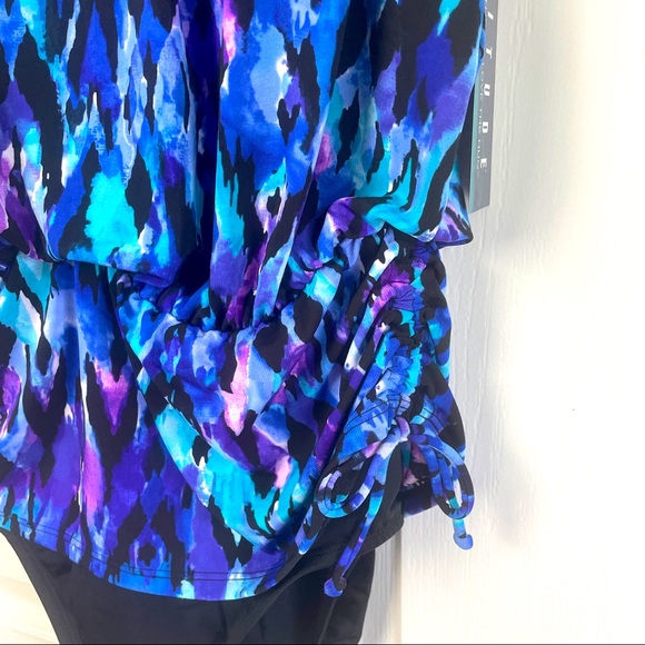 Patterned One Piece Swimsuit - Picture 5 of 16